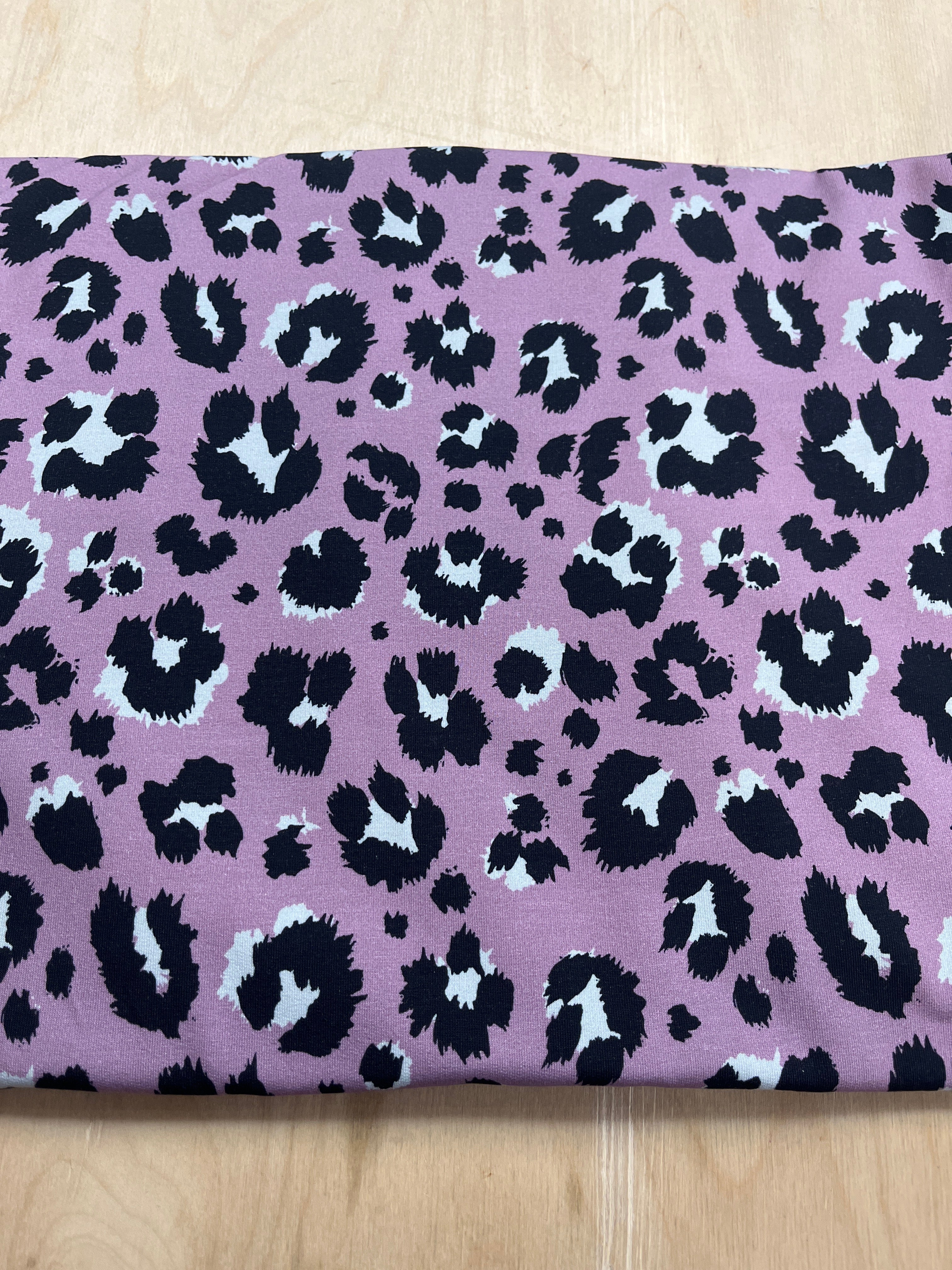 BOLT END - 1.9m x 1.5m Light Mauve Leopard Pop Brushed Back French Terry