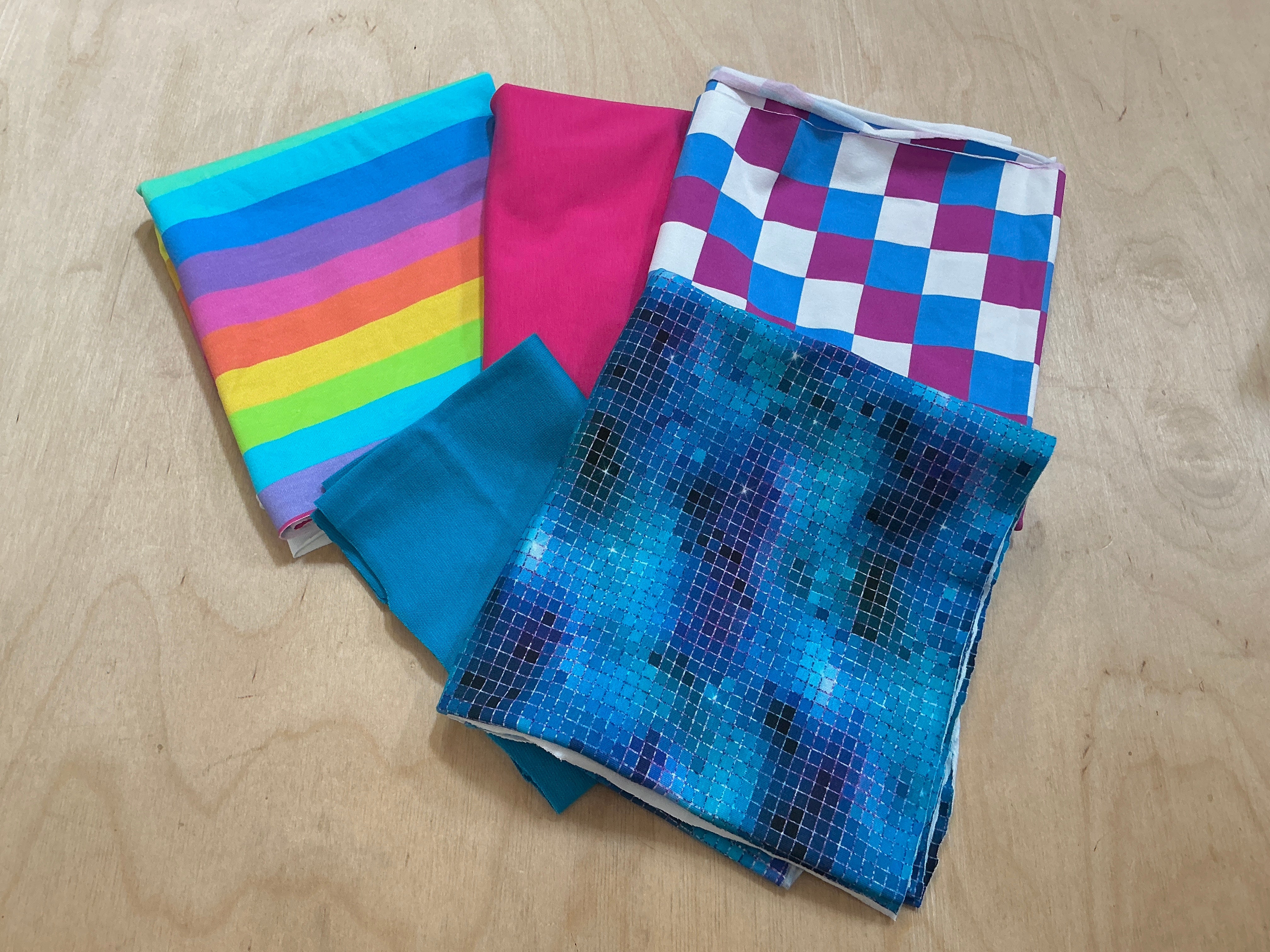 Stripes and Squares Stretch Bundle
