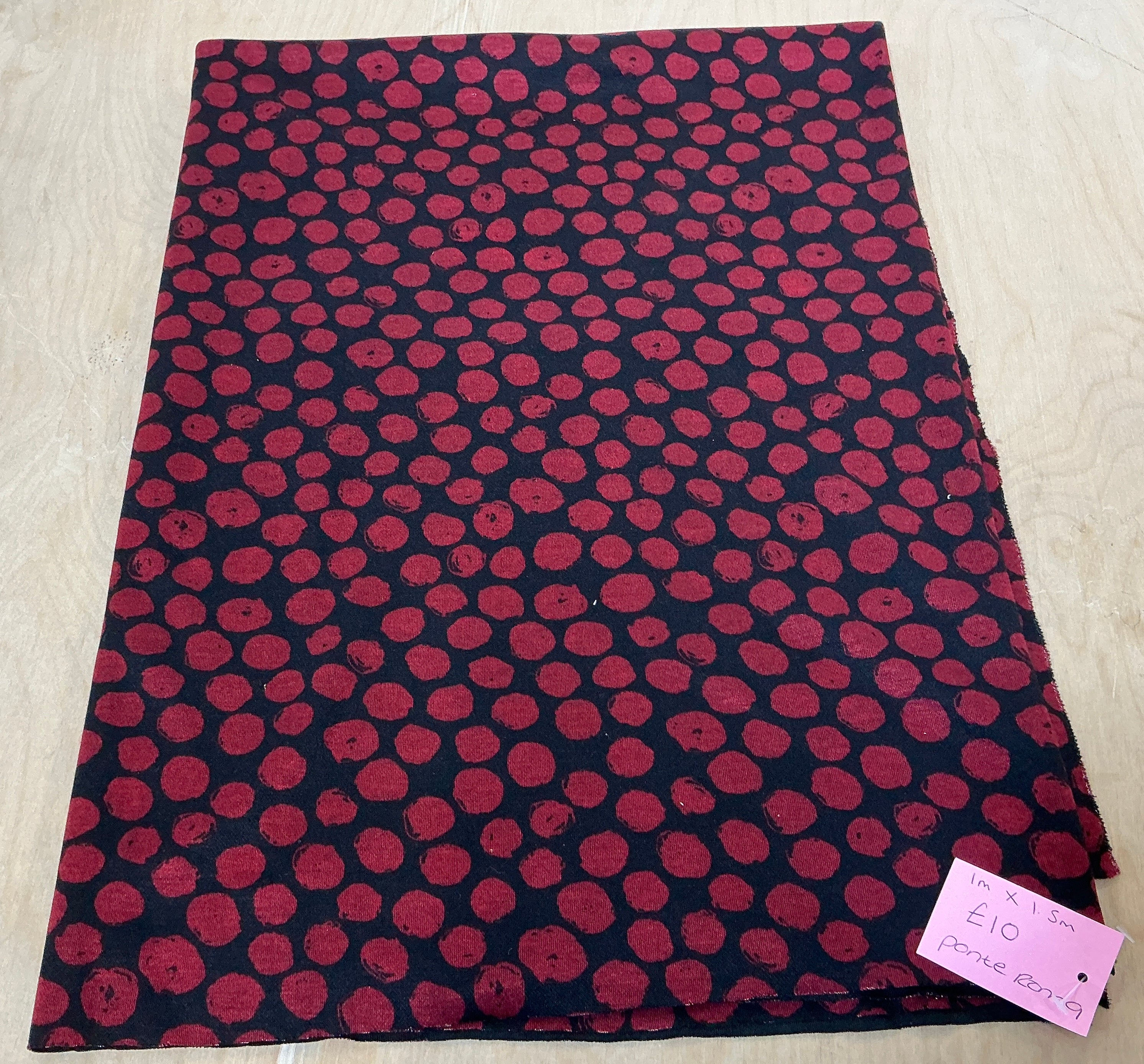 REMNANT - L1M x W1.5M Spots on Black Ponte Roma