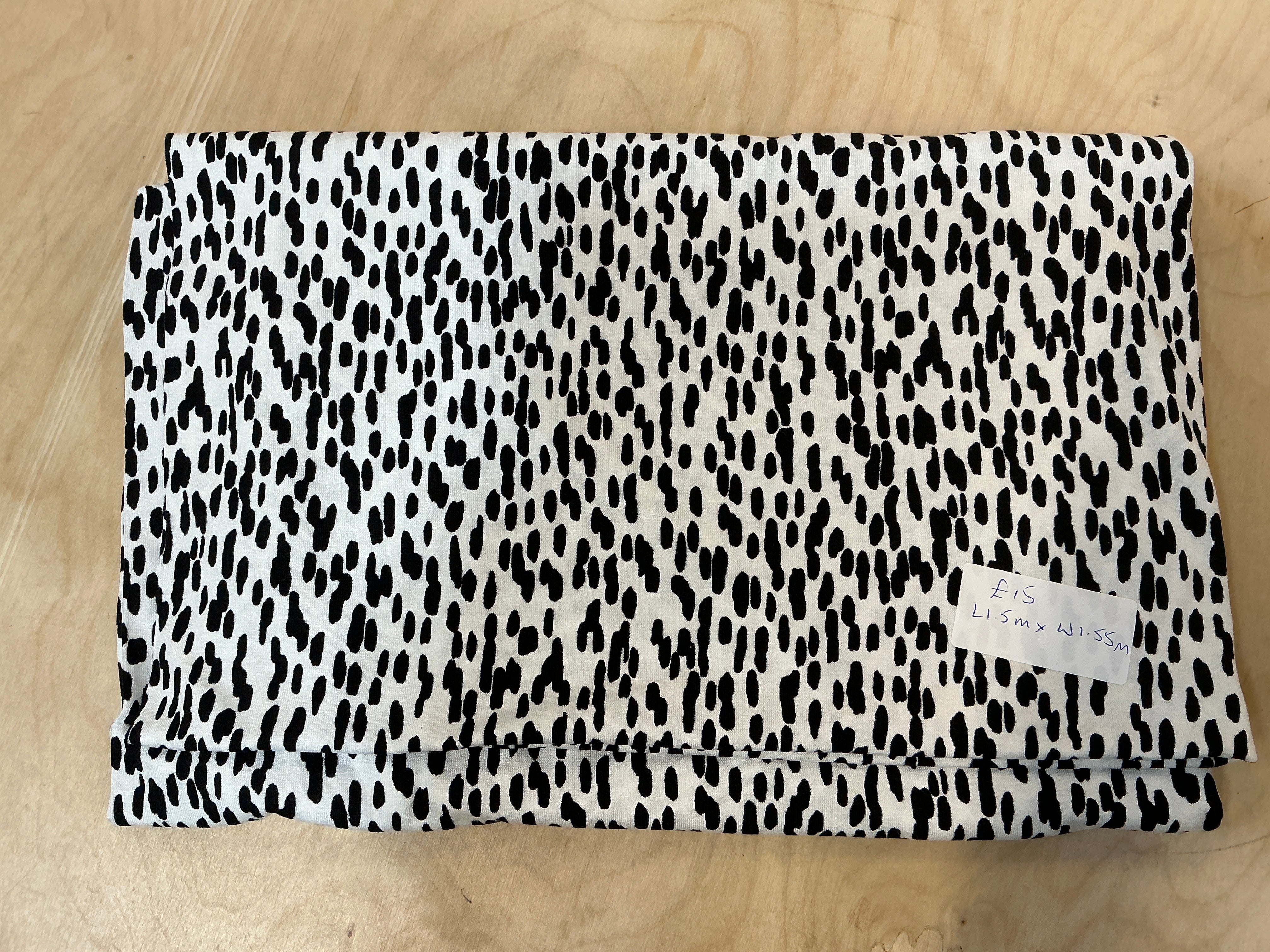 BOLT END - L1.5M x W1.55M Black Dashes on White Viscose Jersey