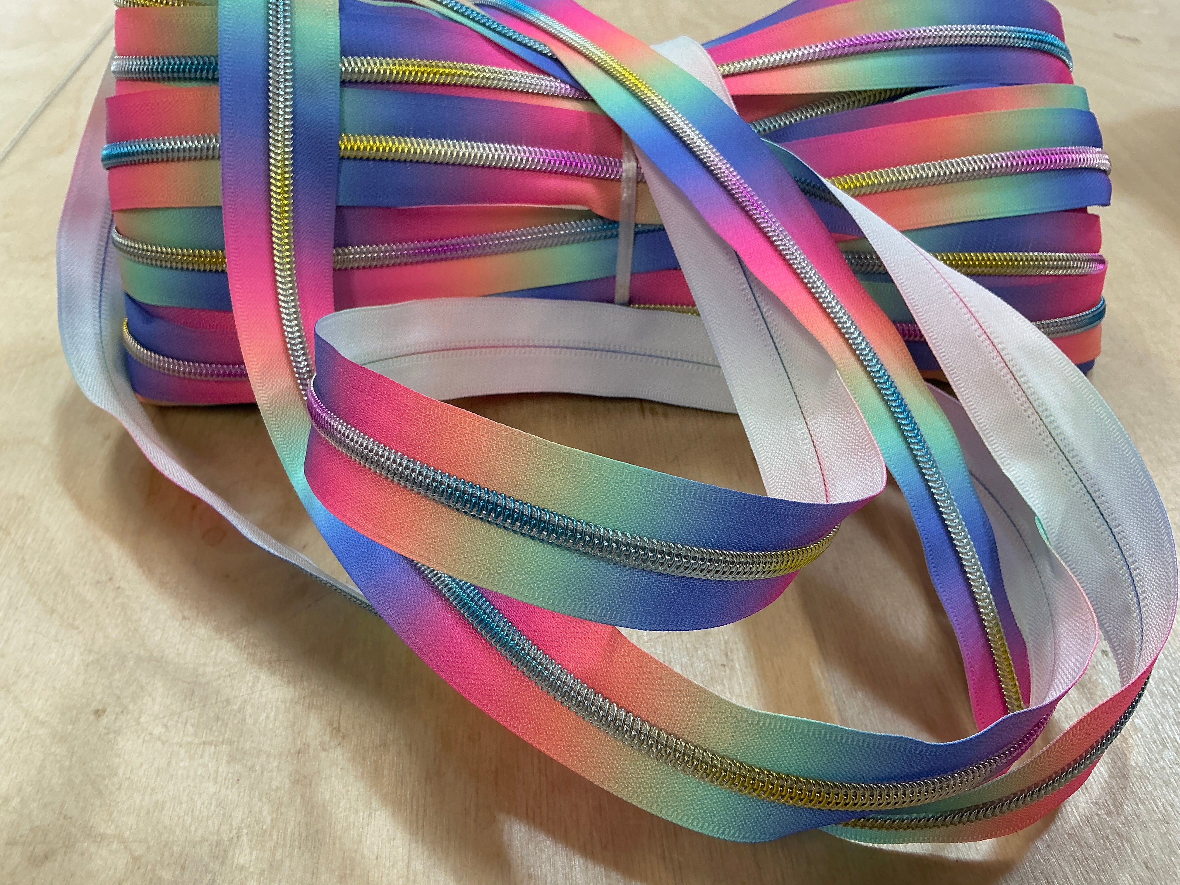 Colourful Ombre with Rainbow Iridescent Teeth Continuous Zipper Tape