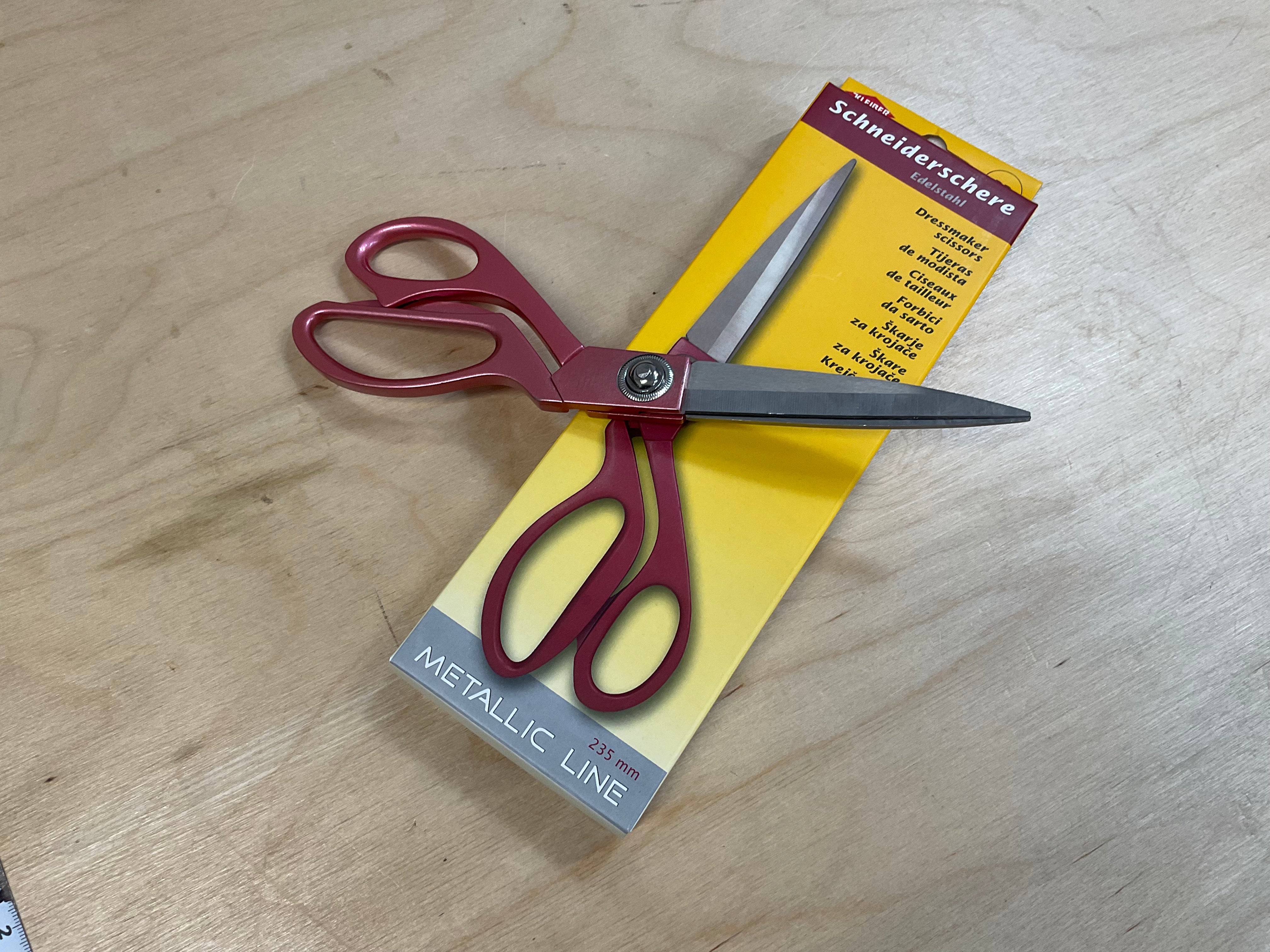 Kleiber 235mm dressmaking scissors - pink or blue