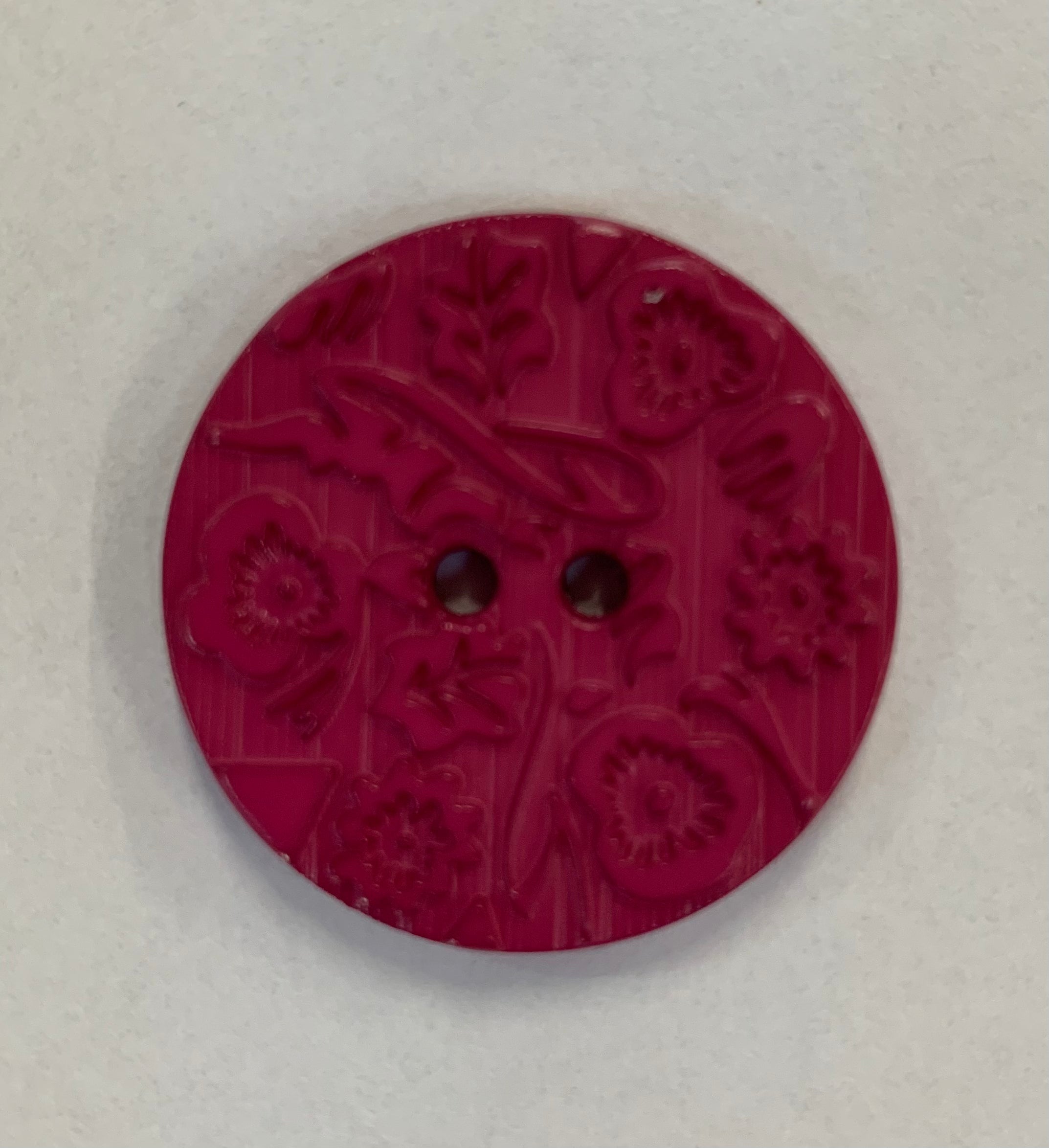 30mm fuchsia Italian embossed button